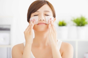 CHĂM SÓC DA MỤN NGÀY NẮNG NÓNG